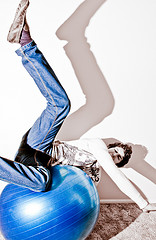 Exercise Ball (via <a href="http://farm4.static.flickr.com/3306/3193098649_c4de573cb2_m.jpg">spunkinator</a>)